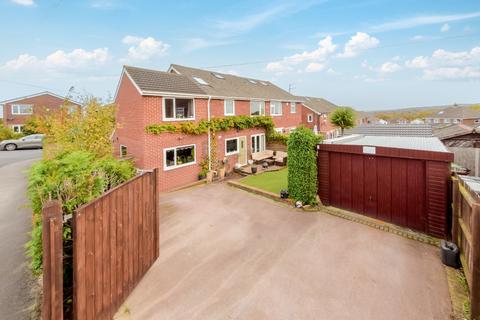 4 bedroom semi-detached house for sale, Highfield View, Gildersome, Leeds