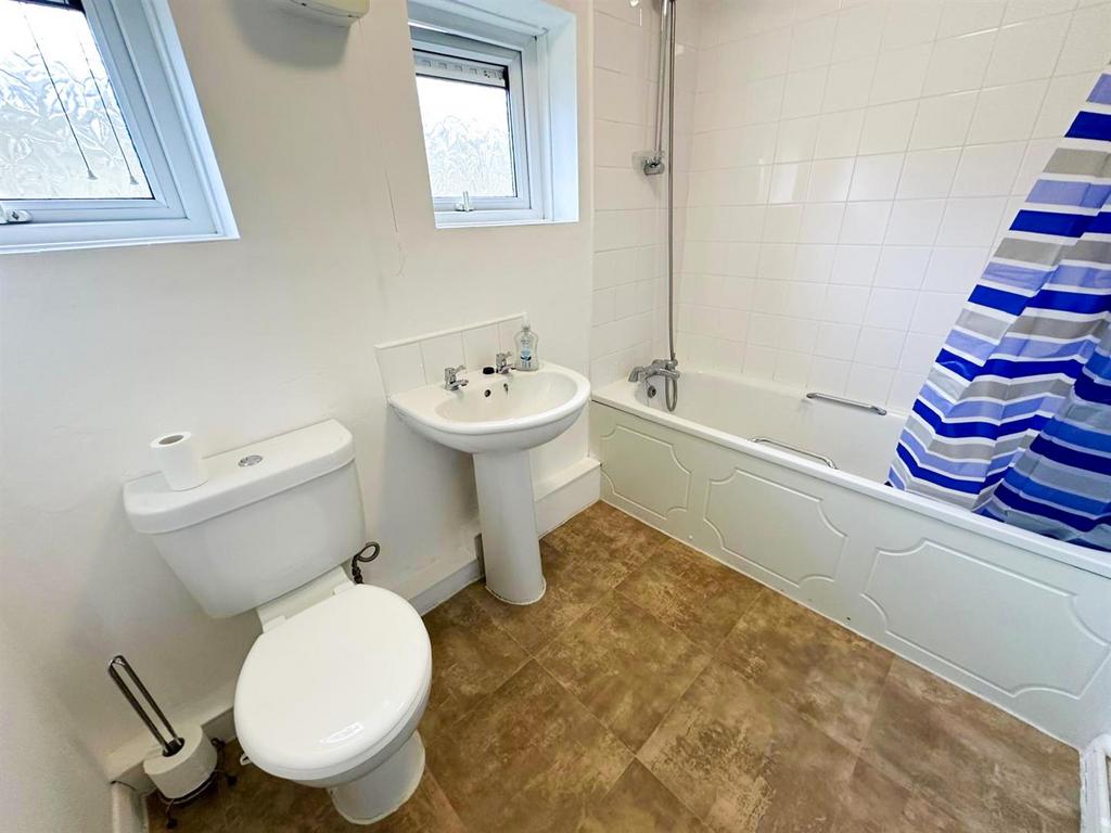 St. Johns Court, Low Utley 1 bed apartment for sale £79,950