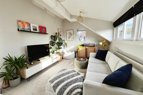 2 bedroom flat for sale, Moorfield Road, West Didsbury, Manchester, M20