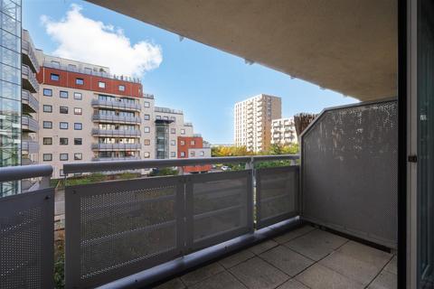 2 bedroom apartment for sale, Wards Wharf Approach, Silvertown E16