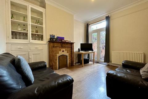 4 bedroom house to rent, Walton Street, Leicester LE3