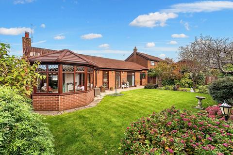 2 bedroom detached bungalow for sale, Rainbow Close, Widnes WA8