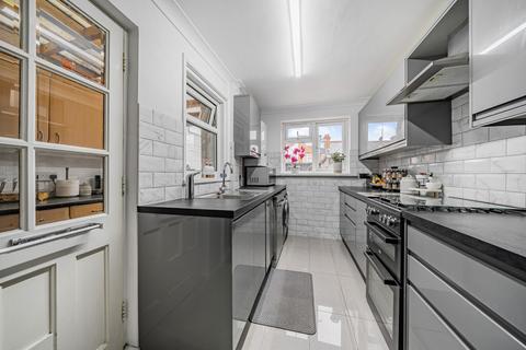 9 Brighton Road, Reading, RG6 1PS
