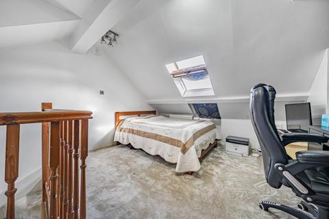 9 Brighton Road, Reading, RG6 1PS