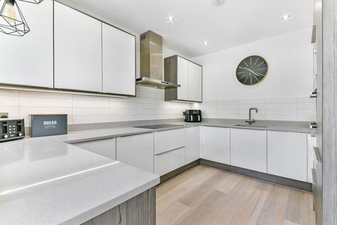 3 bedroom end of terrace house for sale, Ardrossan Gardens, Worcester Park