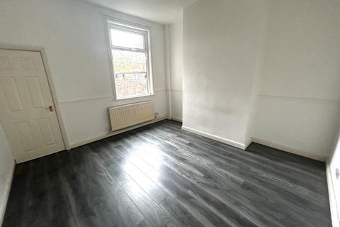 2 bedroom terraced house to rent, Fairfield Road, Droylsden, Manchester