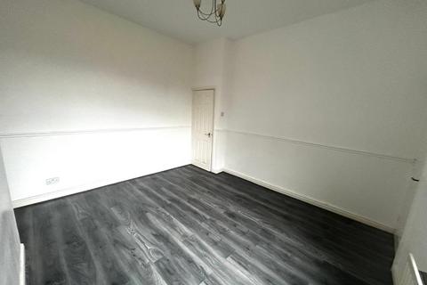 2 bedroom terraced house to rent, Fairfield Road, Droylsden, Manchester