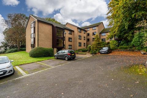 2 bedroom flat for sale, Netley Cliff, Victoria Road, Netley Abbey, Southampton, Hampshire. SO31 5JZ