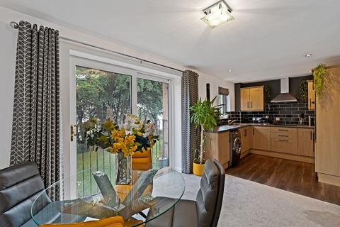 2 bedroom flat for sale, Netley Cliff, Victoria Road, Netley Abbey, Southampton, Hampshire. SO31 5JZ