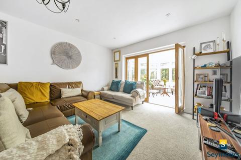 102 Dorking Road, Chilworth, Guildford, GU4 8NS