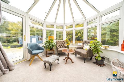 102 Dorking Road, Chilworth, Guildford, GU4 8NS