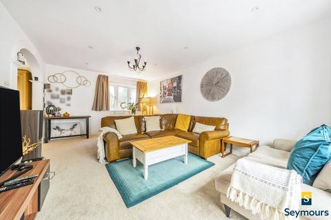 102 Dorking Road, Chilworth, Guildford, GU4 8NS