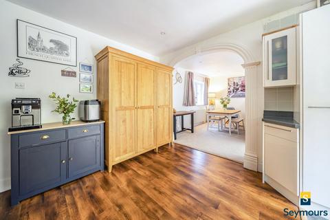 102 Dorking Road, Chilworth, Guildford, GU4 8NS