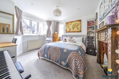 102 Dorking Road, Chilworth, Guildford, GU4 8NS