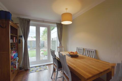 3 bedroom semi-detached house for sale, Highlands Way, Stamford