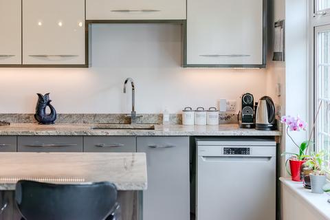 14 Grafton Close, Worcester Park, KT4 7JY