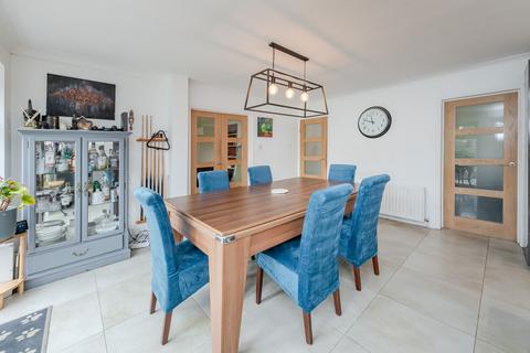 14 Grafton Close, Worcester Park, KT4 7JY