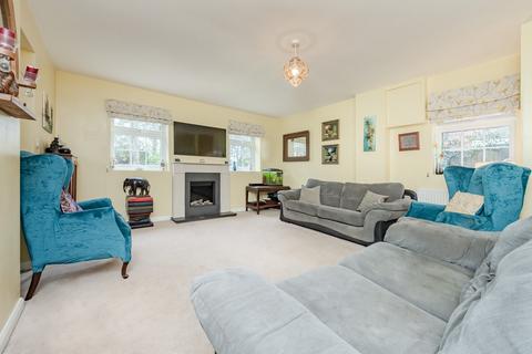 14 Grafton Close, Worcester Park, KT4 7JY