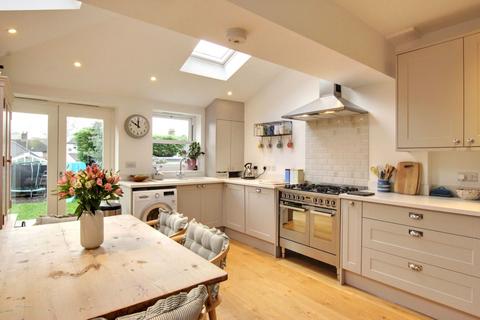 3 bedroom semi-detached house for sale, Queens Road, Haywards Heath, RH16