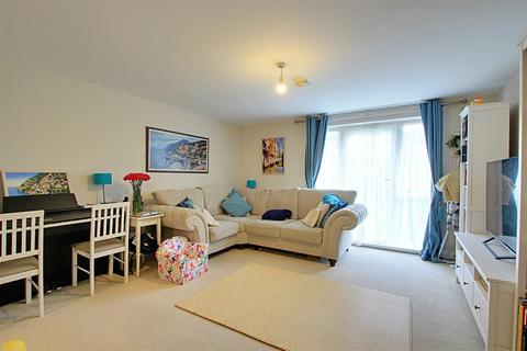 2 bedroom apartment for sale, Wander Wharf, Kings Langley