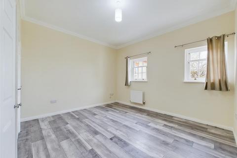 2 bedroom flat for sale, Gawton Crescent, Coulsdon CR5