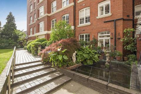 2 bedroom apartment to rent, Grove End Road, St John's Wood, NW8