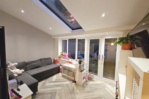 8 Chesterfield Close, Eccles, Manchester, M30 8EJ