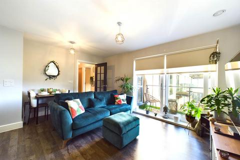 1 bedroom apartment for sale, The Embankment, Nash Mills Wharf