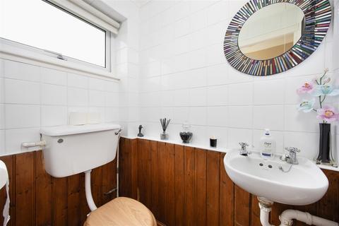 21 Broadmead, Trowbridge, BA14 9BX