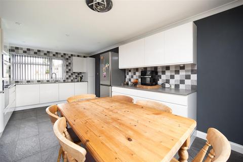 21 Broadmead, Trowbridge, BA14 9BX