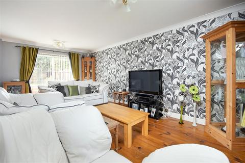 21 Broadmead, Trowbridge, BA14 9BX