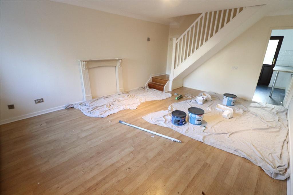 Mostyn Avenue, Heswall, Wirral... 2 bed semidetached house to rent £