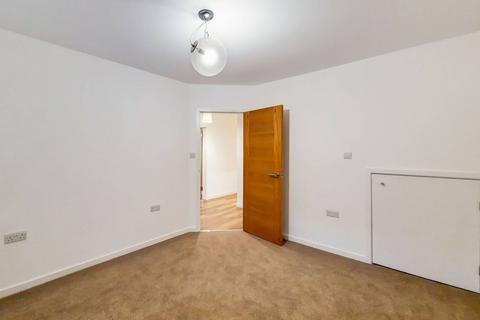 4 bedroom bungalow to rent, Newlands Close, Edgware, HA8