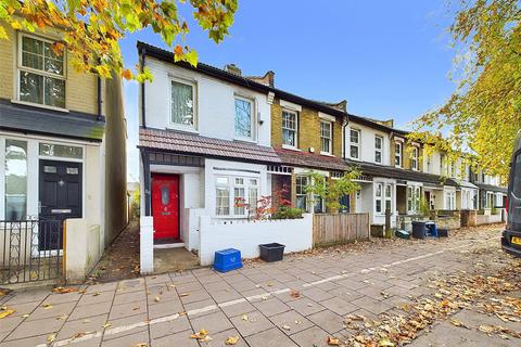 2 bedroom end of terrace house to rent, Chertsey Road, Twickenham