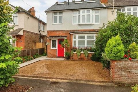 4 bedroom property to rent, Osborne Road, WALTON-ON-THAMES, KT12