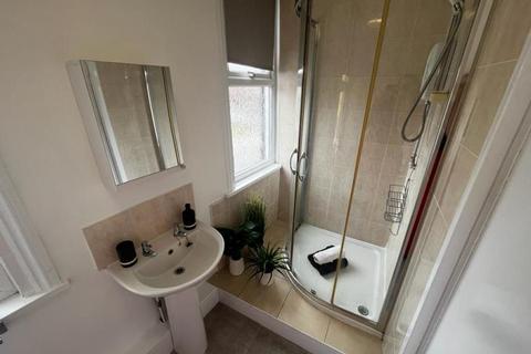 2 bedroom apartment to rent, Cardigan Road, Leeds LS6