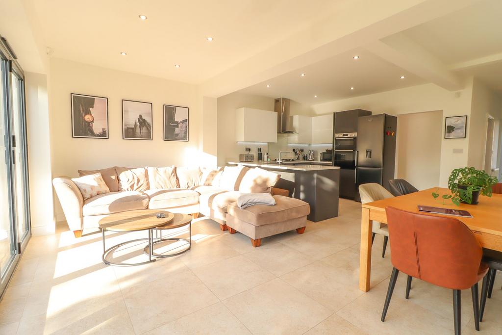 Open Plan Lounge/Kitchen/Dining Area