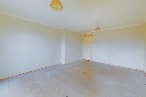 1 bedroom flat for sale, Cardinal Court, Grand Avenue, Worthing, BN11