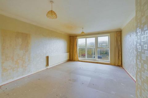 1 bedroom flat for sale, Cardinal Court, Grand Avenue, Worthing, BN11