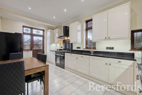 19 Burnway, Hornchurch, RM11 3SN