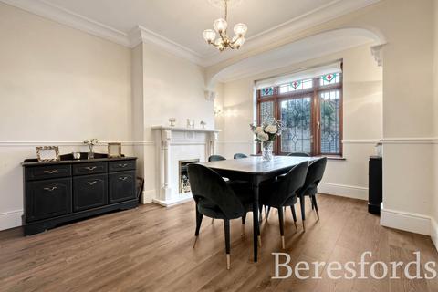 19 Burnway, Hornchurch, RM11 3SN