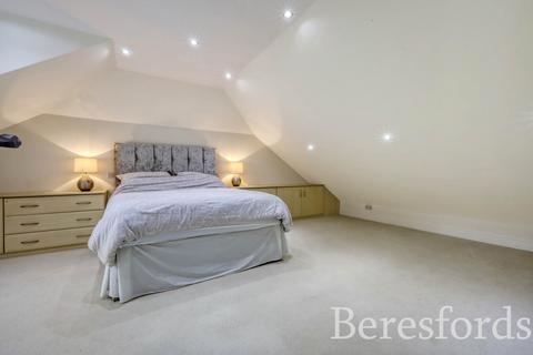 19 Burnway, Hornchurch, RM11 3SN