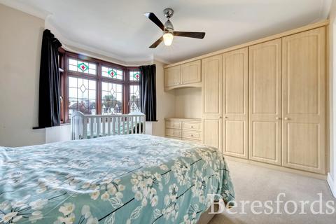 19 Burnway, Hornchurch, RM11 3SN