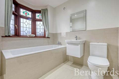 19 Burnway, Hornchurch, RM11 3SN