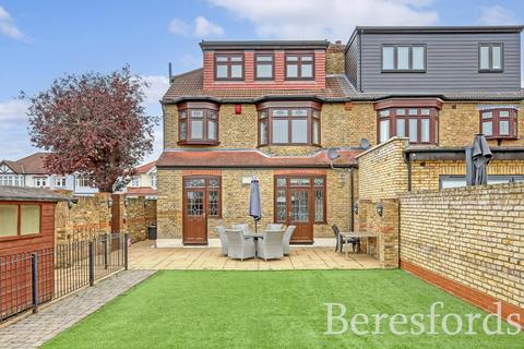 19 Burnway, Hornchurch, RM11 3SN