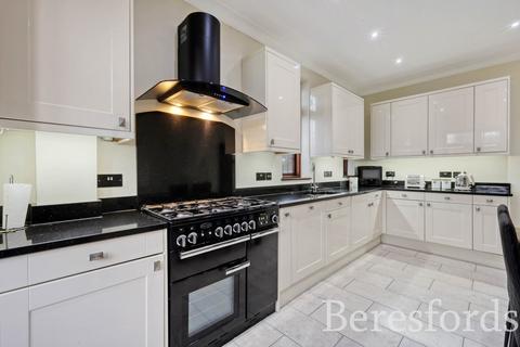 19 Burnway, Hornchurch, RM11 3SN
