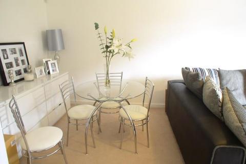 2 bedroom flat to rent, Montpellier Court, Russell Road, Walton on Thames