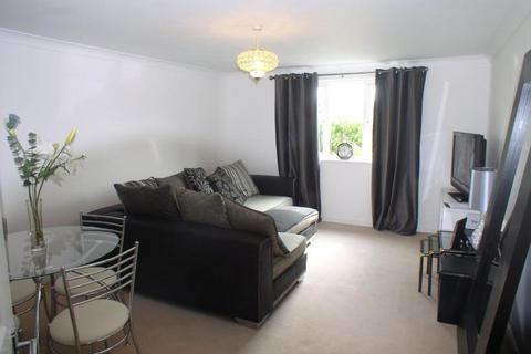 2 bedroom flat to rent, Montpellier Court, Russell Road, Walton on Thames