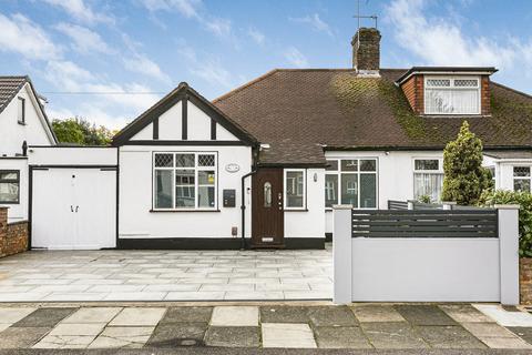 2 bedroom bungalow to rent, Waverley Avenue, Twickenham, TW2