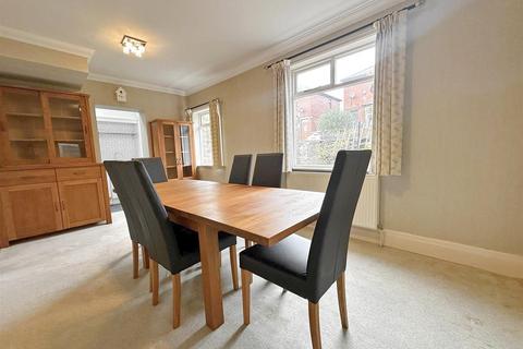 6 Milner Lane, Greetland, Halifax, HX4 8HP